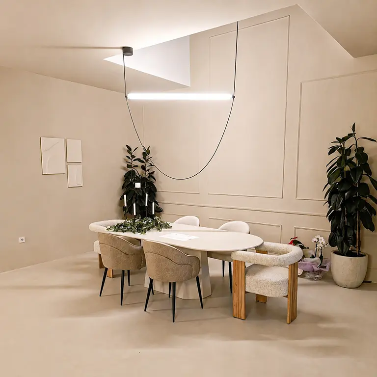 Comedor contemporáneo con revestimiento continuo MicroQuarz®